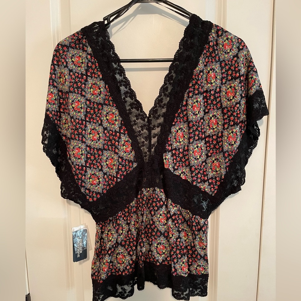 Forever 21 Deep V Lace Button Up - Picture 2 of 3